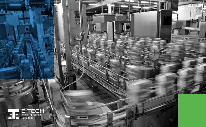 Equipos de codificación industrial optimizando el rendimiento y la eficiencia en una línea de producción.